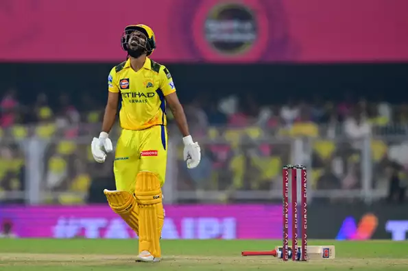Ruturaj Gaikwad in pain after being hit on the elbow against RR 
