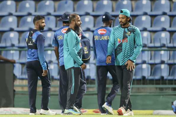 Shanto talking to Bangladesh's physio 